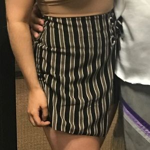 Asymmetrical mini skirt with tie details